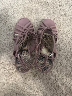 Women’s Strappy Sandals in Dusty Mauve